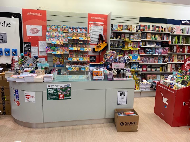 Giunti al Punto Librerie - Giunti al Punto Librerie, c/o Centro Commerciale I Gelsi, Via Pier Paolo Pasolini, 1, 53048 Sinalunga SI, Italy
