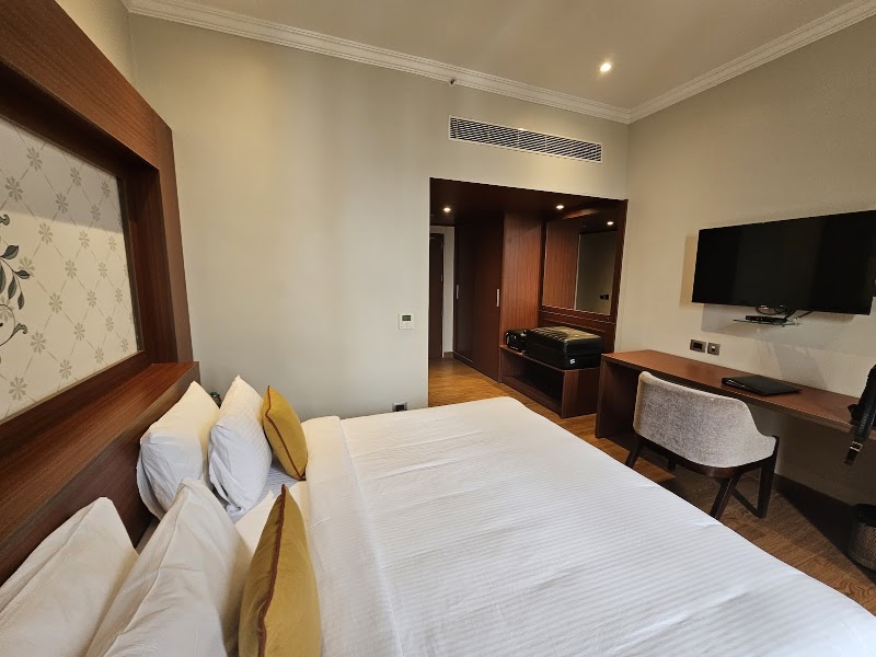 Golden Tulip Tirupati - Golden Tulip Tirupati, 20, Tirumala Bypass Rd, near Kapilatheertham, Srinivasa Nagar, Jeevakona, Tirupati, Andhra Pradesh 517507, India