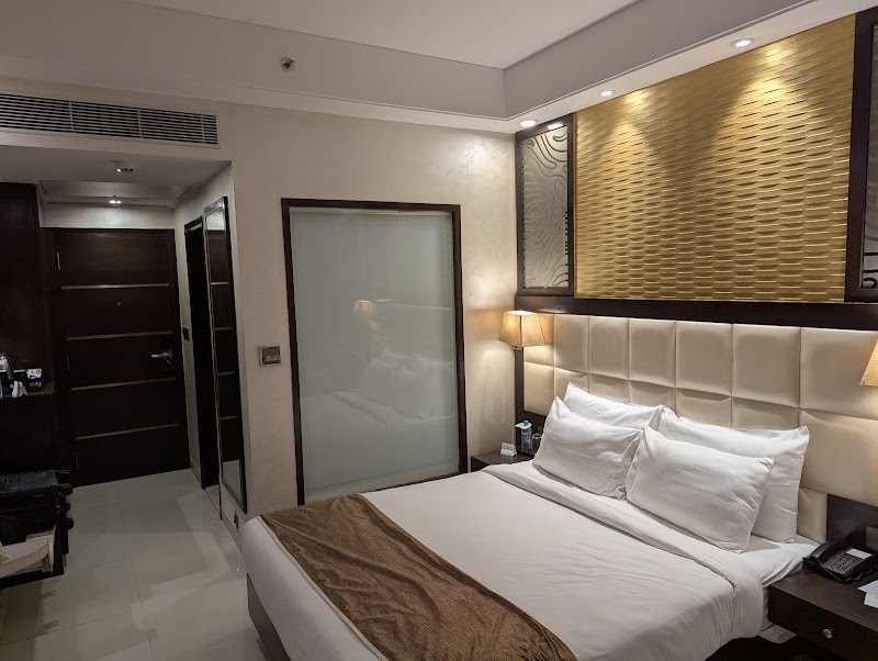 Udman Hotel Chhatarpur - Udman Hotel Chhatarpur Chandan Hola, Plot No. 538, Main Chhatarpur Rd, Chhatarpur, New Delhi, Delhi 110074, India