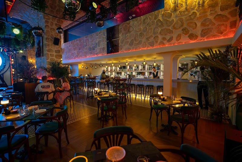 The Groove House by Hitchki – Speakeasy | Music & Mixology | Bollywood Lounge & Bar