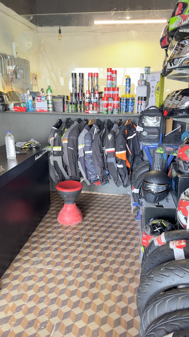 BAHADURS GARAAJ ( BIKER STORE ) - BAHADURS GARAAJ ( BIKER STORE ) in front of old rto, beside Ratan Plaza, Vypar Vihar, Bilaspur, Chhattisgarh 495004, India