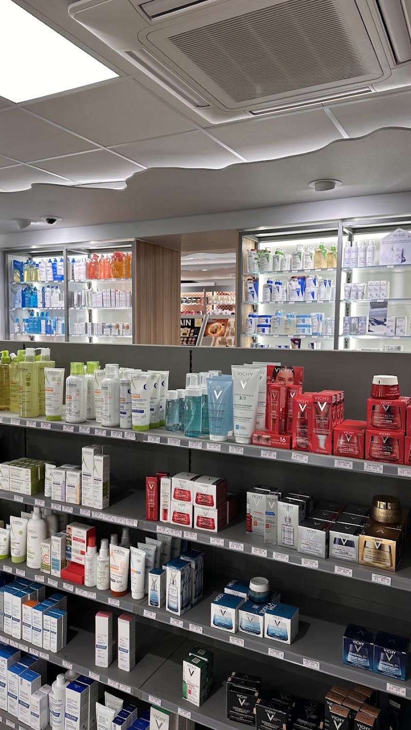 Pharmacie du Mont Blanc - Pharmacie du Mont Blanc, 15 Rue Joseph Vallot, 74400 Chamonix-Mont-Blanc, France