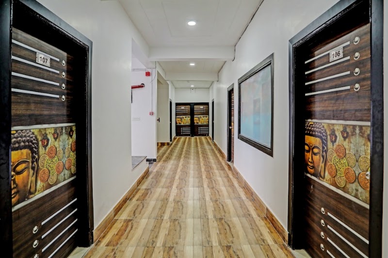 Super Collection O by OYO Sector 55 Noida Near Noida Stadium - Super Collection O by OYO Sector 55 Noida Near Noida Stadium Plot Number 33, Block E, Sector 55, Noida, Uttar Pradesh 201307, India