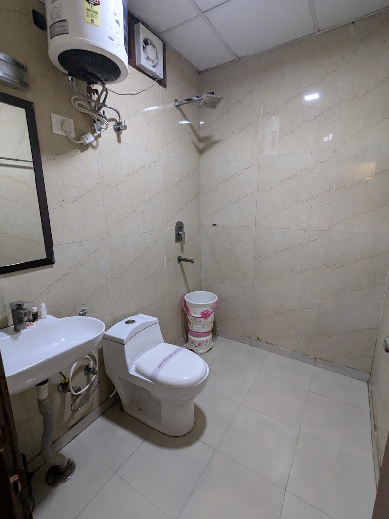 The Noida Grand Suites - The Noida Grand Suites 1st floor, B7, Block B, Sector 72, Noida, Uttar Pradesh 201316, India
