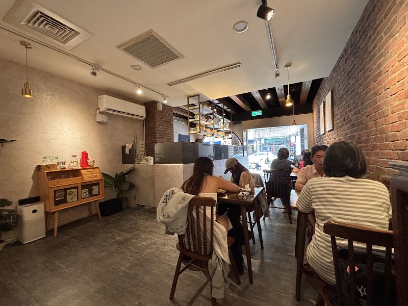 閣樓 LOFT - 閣樓 LOFT No. 313號, Jinzhou St, Jiangning Village, Zhongshan District, Taipei City, Taiwan 104
