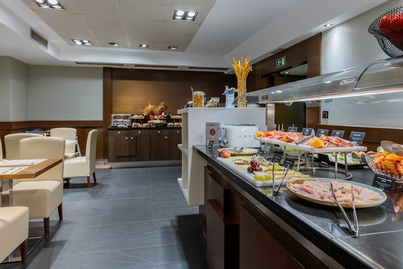 Hotel Colonial Barcelona - Hotel Colonial Barcelona, Via Laietana, 3, Ciutat Vella, 08003 Barcelona, Spain