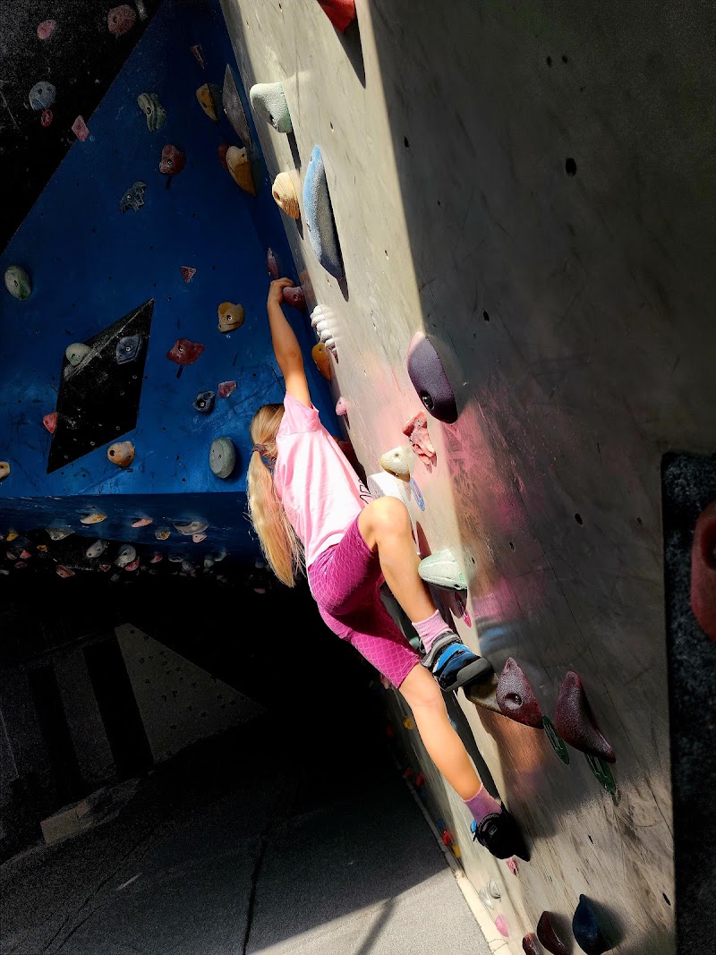 Danang Climbing Gym - Danang Climbing Gym 119b Mai Am, Hải Châu, Đà Nẵng 550000, Vietnam