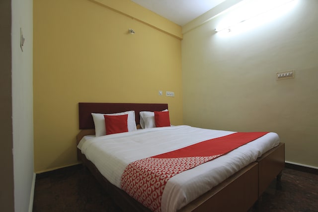 OYO Hotel Silver House - OYO Hotel Silver House Alevoor Road, Darsharatha Nagar, Main Rd, Manipal, Sapthagiri Nagar, Badagabettu, Karnataka 576104, India