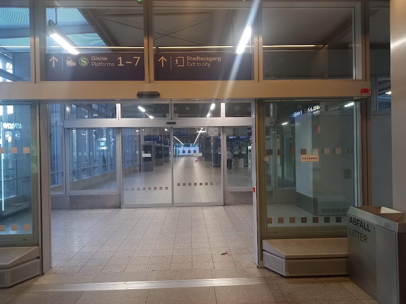 Bahnhof Düsseldorf Flughafen - Bahnhof Düsseldorf Flughafen, District 5, 40472 Düsseldorf, Germany