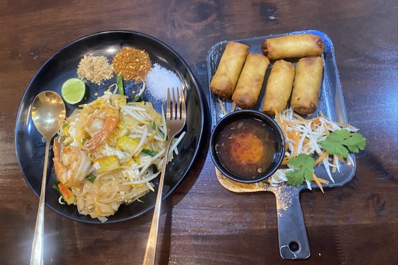 Pratunam Thai Halal Food - Pratunam Thai Halal Food, Ratchaprarop Rd, Khwaeng Thanon Phaya Thai, Khet Ratchathewi, Krung Thep Maha Nakhon 10400, Thailand