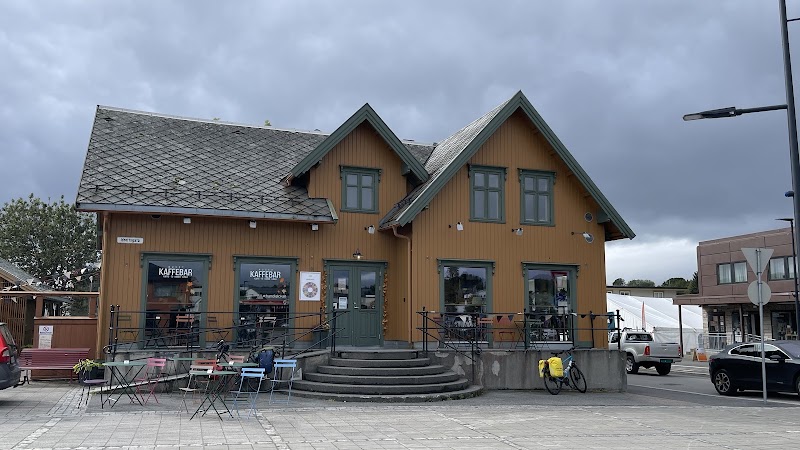 Huset Kafé - Huset Kafé, Idrettsgata 1, 8370 Leknes, Norway