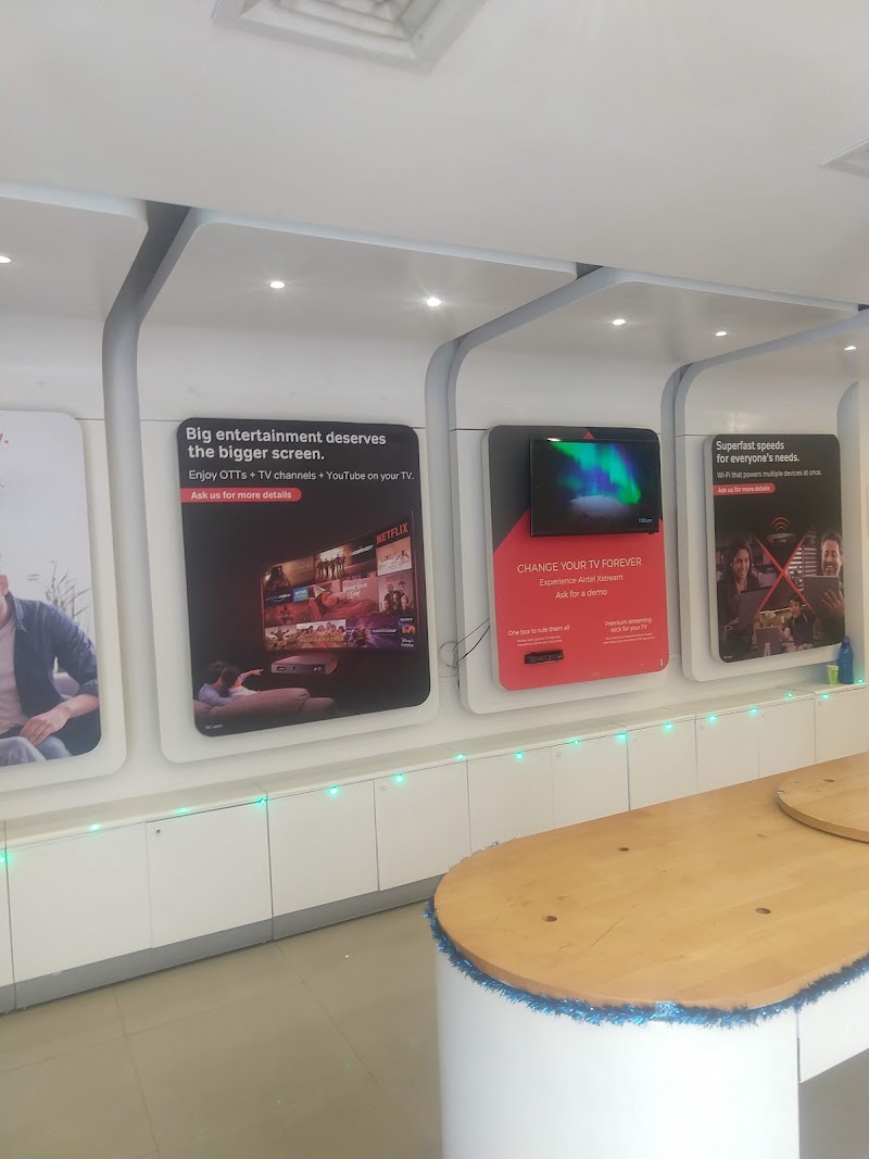 AIRTEL STORE - MI ROAD JAIPUR - AIRTEL STORE - MI ROAD JAIPUR, Shop No 3 5, GANPATI PLAZA, Mirza Ismail Rd, Nangal Jaisabohra, Sindhi Camp, Jaipur, Jaipur Nagar Nigam Area, Rajasthan 302001, India