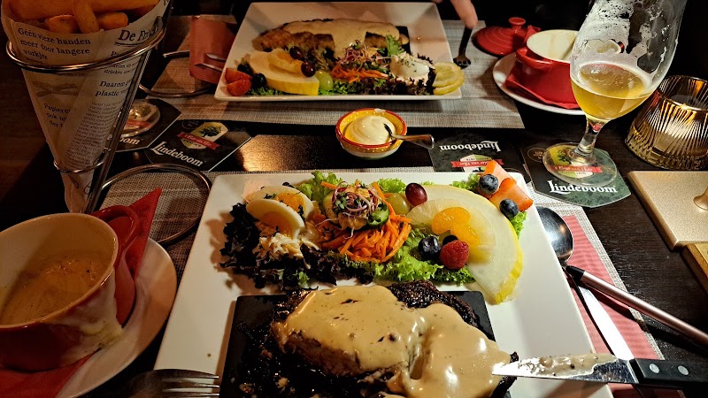 Brasserie De Zonnewijzer - Brasserie De Zonnewijzer Hoogstraat 18, 6017 AR Thorn, Netherlands