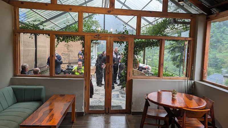 Jibhi forest bean coffeehouse & bistro - Jibhi forest bean coffeehouse & bistro Village Sar, P.O. Jibhi, Tehl, H8WX+Q8R, Banjar, Jibhi, Himachal Pradesh 175123, India