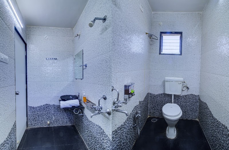 StrawBella Inn Villa | A Villa in Mahabaleshwar with Infinity Swimming pool.7 BHK - StrawBella Inn Villa | A Villa in Mahabaleshwar with Infinity Swimming pool.7 BHK, Bhose - Mahabaleshwar Rd, Dhangarwadi, Maharashtra 412806, India