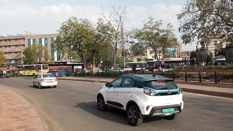 Rambag Circle Jaipur Bus Stop - Rambag Circle Jaipur Bus Stop VRW4+3XH, Bhawani Singh Rd, Lalkothi, Jaipur, Rajasthan 302015, India