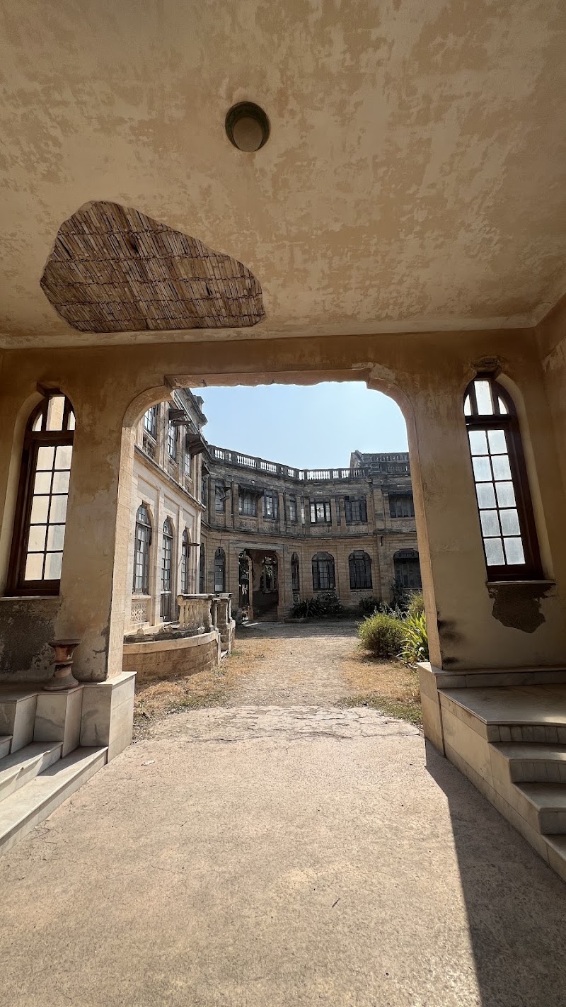 Huzoor Palace, Porbandar - Huzoor Palace, Porbandar, Near Chopati, Beach and Kankani Temple, Uttara Rd, GEB Colony, Porbandar, Gujarat 360575, India