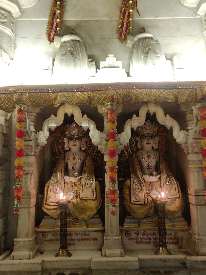 Shantinath Jain Derasar - Shantinath Jain Derasar Parshuram Building, Thakurdwar Rd, Charni Road East, Khandiwadi, Ambewadi, Girgaon, Mumbai, Maharashtra 400002, India