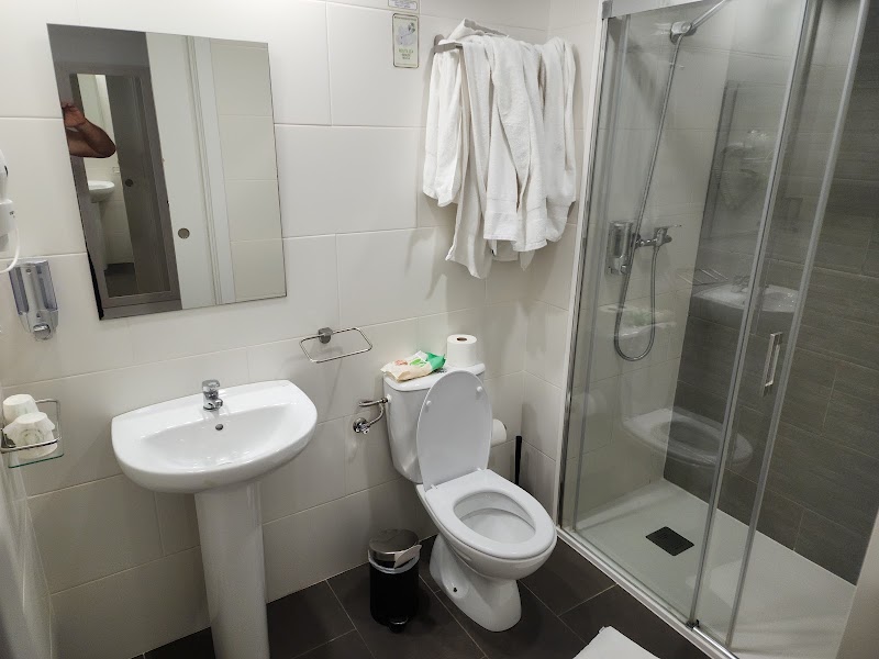 Hotel BestPrice Girona - Hotel BestPrice Girona Carrer Barcelona, 1, 17002 Girona, Spain