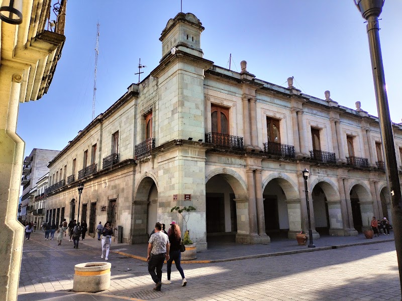 Zócalo de la Ciudad de Oaxaca (Plaza de La Constitución) - Zócalo de la Ciudad de Oaxaca (Plaza de La Constitución) Portal del Palacio, Centro, 68000 Oaxaca de Juárez, Oax., Mexico