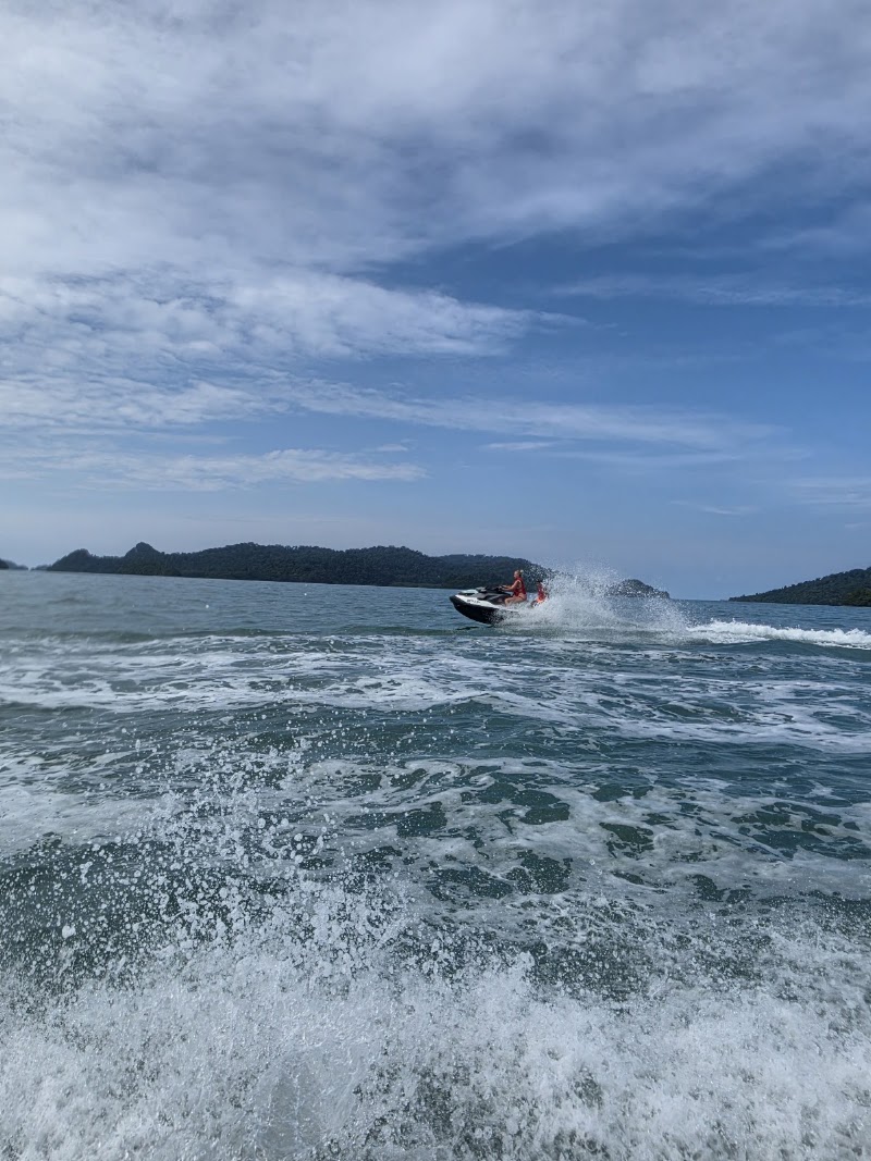 Red Ray Watersports - Red Ray Watersports, Beach by Dataran Cenang Dataran Cenang, Jalan Pantai Chenang, Mukim Kedawang, 07000 Langkawi, Kedah, Malaysia