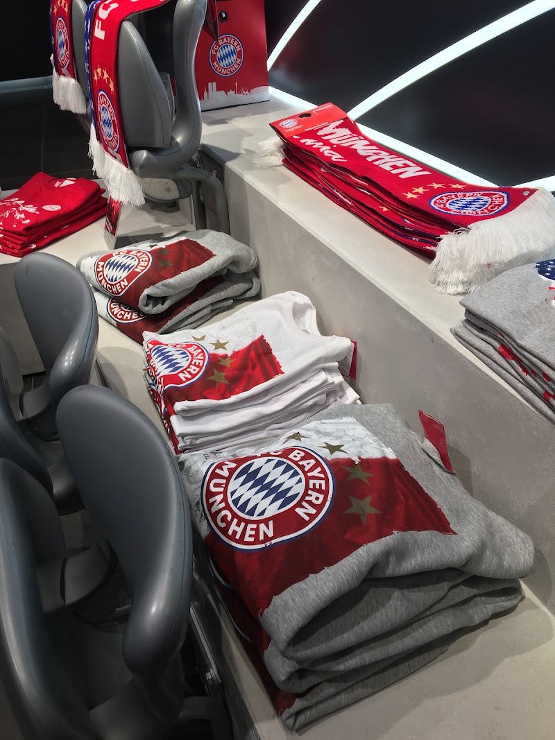 FC Bayern Store Flughafen Terminal 2 - FC Bayern Store Flughafen Terminal 2, Terminalstraße Terminal 2 - Ebene 04 - Abflug, Gate G, 85356 Oberding, Germany