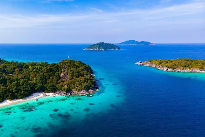 Similan Islands Liveaboard Expedition - Similan Islands Liveaboard Expedition 31/13 Moo 6 Khao Lak, ตำบลคึกคัก อำเภอตะกั่วป่า พังงา 82190, Thailand