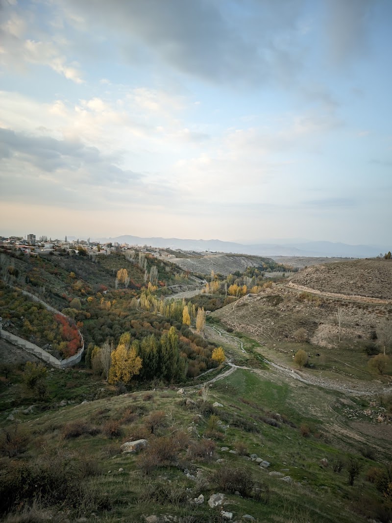 The Great Old Castle - The Great Old Castle, استان اردبیل، مشگين شهر، مسیر منتهی به کهنه قلعه، CM3Q+6M5, Iran