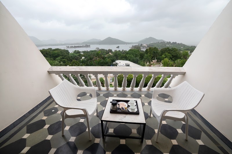 Hotel Hilltop Palace - Hotel Hilltop Palace, 5, Ambavgarh, Fateh Sagar Lake, Udaipur, Rajasthan 313004, India