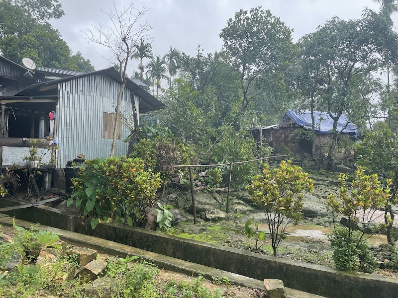 Living bridge, Parking lot, Riwai Village, Mawlynnong Road - Living bridge, Parking lot, Riwai Village, Mawlynnong Road 6V5X+3WW, Nongthymmai, Meghalaya 793110, India