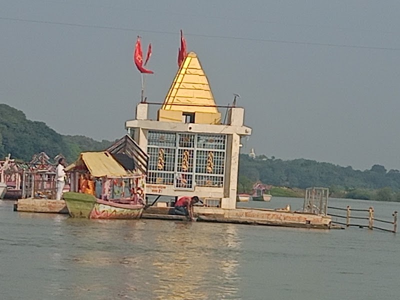 Gwarighat Narmada Ghat - Gwarighat Narmada Ghat, 4W5H+X3M, Gwarighat, Jabalpur, Madhya Pradesh 482008, India