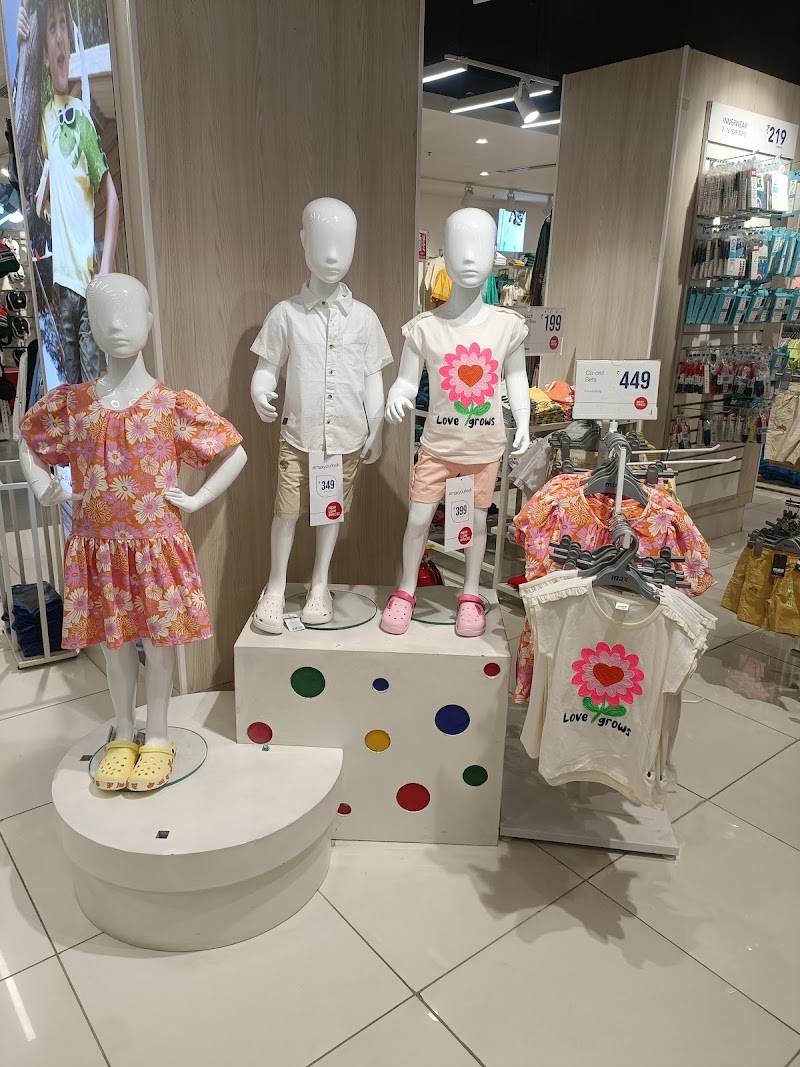 Max - Max Lower GF, Phase 1, Spectrum Mall, Metro Station, Sector 75 Rd, Nr, Sector 50, Noida, Uttar Pradesh 201316, India