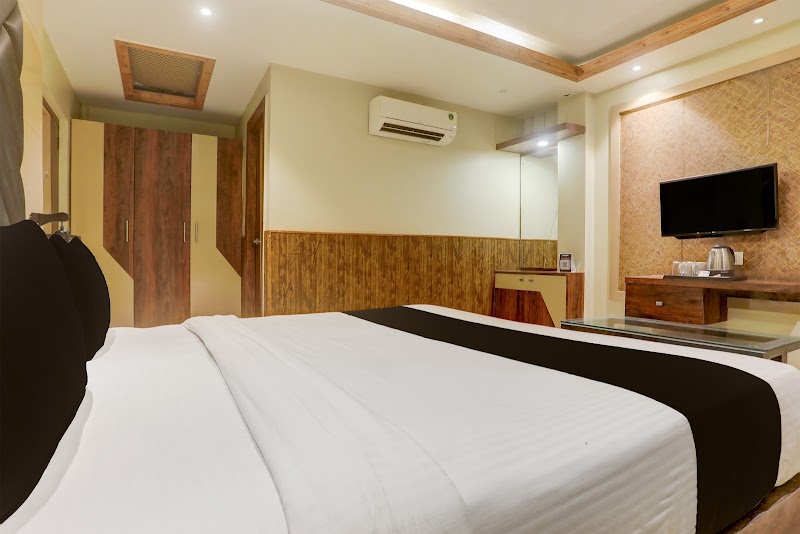 The Golden Crown - The Golden Crown Plot No. 7, Govind Plaza, Flyover Near Alankar Showroom, Bailey Rd, beside Rupaspur, Rupaspur, IAS Colony, Patna, Bihar 801503, India