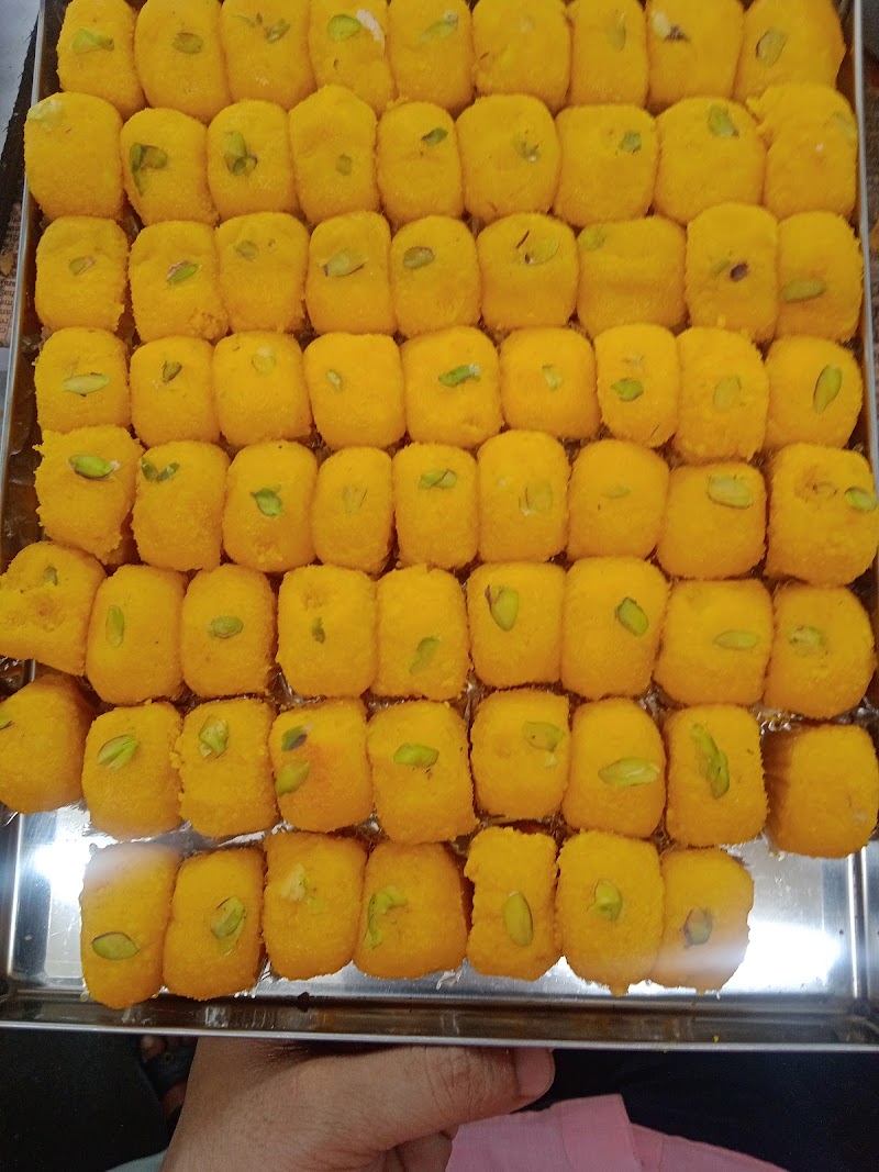 Subhash Vadapav & Sweets - Subhash Vadapav & Sweets Shop No.142/11, Chinchwadi, 29th Rd, Bandra West, Mumbai, Maharashtra 400050, India