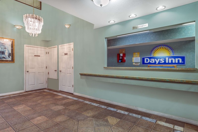 Days Inn by Wyndham San Antonio - Days Inn by Wyndham San Antonio 9401 N Interstate 35, San Antonio, TX 78233, USA