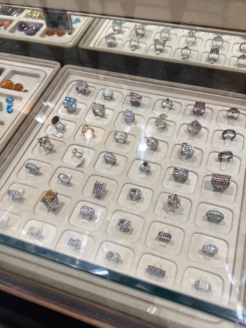 Majestic Emporio - Jewellery & More - Majestic Emporio - Jewellery & More Lg-4&7, Hotel Deluxe Plaza, MG Tower, Fatehabad Rd, Bansal Nagar, Tajganj, Agra, Uttar Pradesh 282001, India
