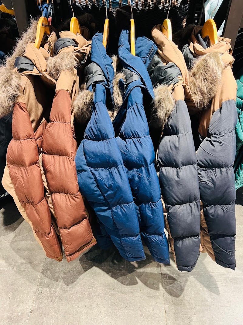 Columbia Sportwear, Pavilion Mall - Columbia Sportwear, Pavilion Mall 1st Floor, FF 107-108, Pavilion Mall, Neat, Fountain Chowk, Civil Lines, Ludhiana, Punjab 141001, India