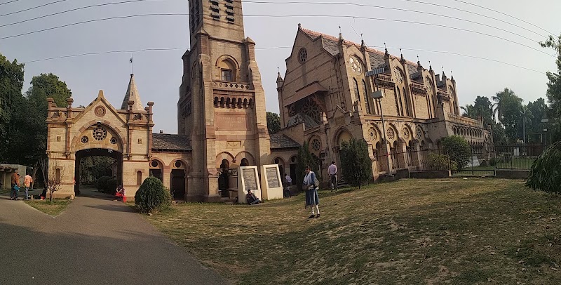 Victoria Memorial - Victoria Memorial 13 A, Panna Lal Rd, Darbhanga Colony, George Town, Prayagraj, Uttar Pradesh 211002, India