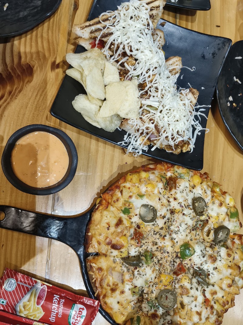 The 90s Café, Chapter 1 - The 90s Café, Chapter 1 Street No. 9, near Wadodkar Nursing Home, Nehru Nagar West, Vidya Vihar Colony, Bhilai, Chhattisgarh 490020, India