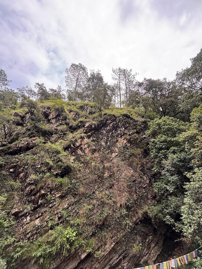 Bhalugaad Waterfall (Mukteshwar) - Bhalugaad Waterfall (Mukteshwar) Dhari-Pokrad Rd, Boranshi, Chaukhuta Chak Rooshi, Uttarakhand 263136, India