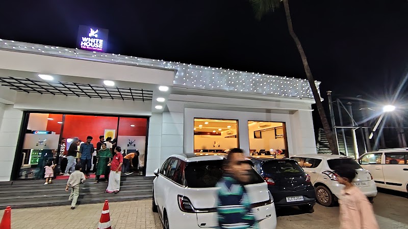 WHITE HOUSE RESTAURANT - WHITE HOUSE RESTAURANT Wayanad Rd, near Odungakadu Makham, Engapuzha, Puduppadi, Kozhikode, Keralam 673586, India
