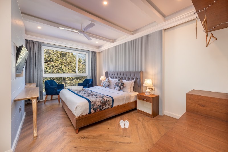 Hotel Sapling - 500 Mtr from Picture Palace