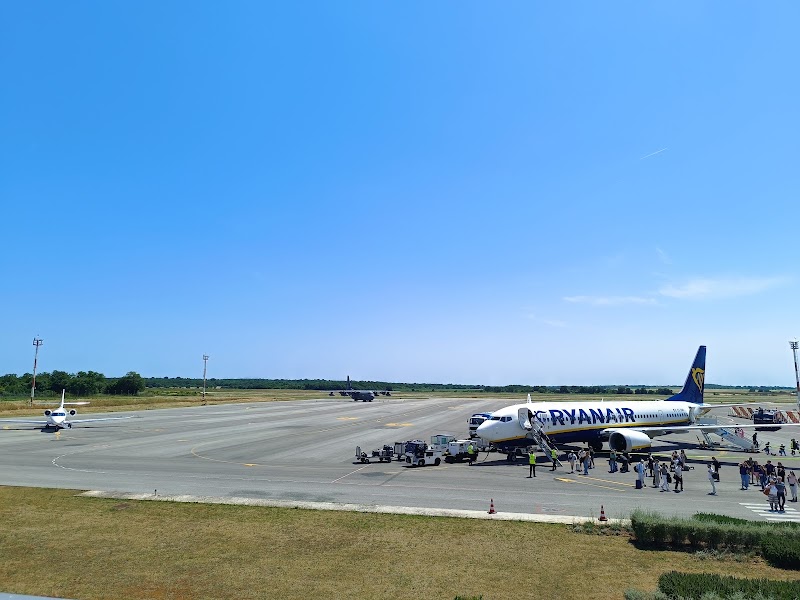 Pula Airport - Pula Airport, Ližnjan, Valtursko polje 210, 52100, Pula, Croatia