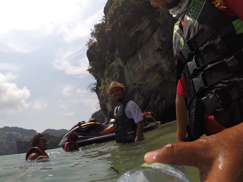 SAFF Watersports - SAFF Watersports, Kiosk MPLBP no.2, Pantai Cenang, Jalan Temoyong, 07000 Langkawi, Kedah, Malaysia