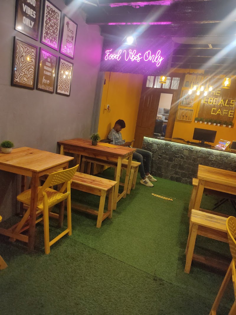 The locals cafe - The locals cafe Dr.Billimoria road, opposite friends store, Bhim Nagar, Panchgani, Maharashtra 412805, India
