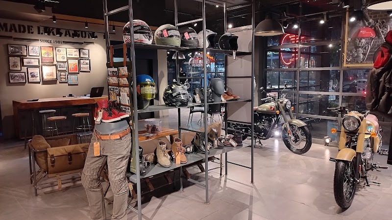 Royal Enfield Showroom - Blue Sapphire Motors - Royal Enfield Showroom - Blue Sapphire Motors Blue Sapphire Motors, Srikant Verma Marg, Vaishali Nagar, Chowk, Bilaspur, Vidya Nagar, Chhattisgarh 495004, India