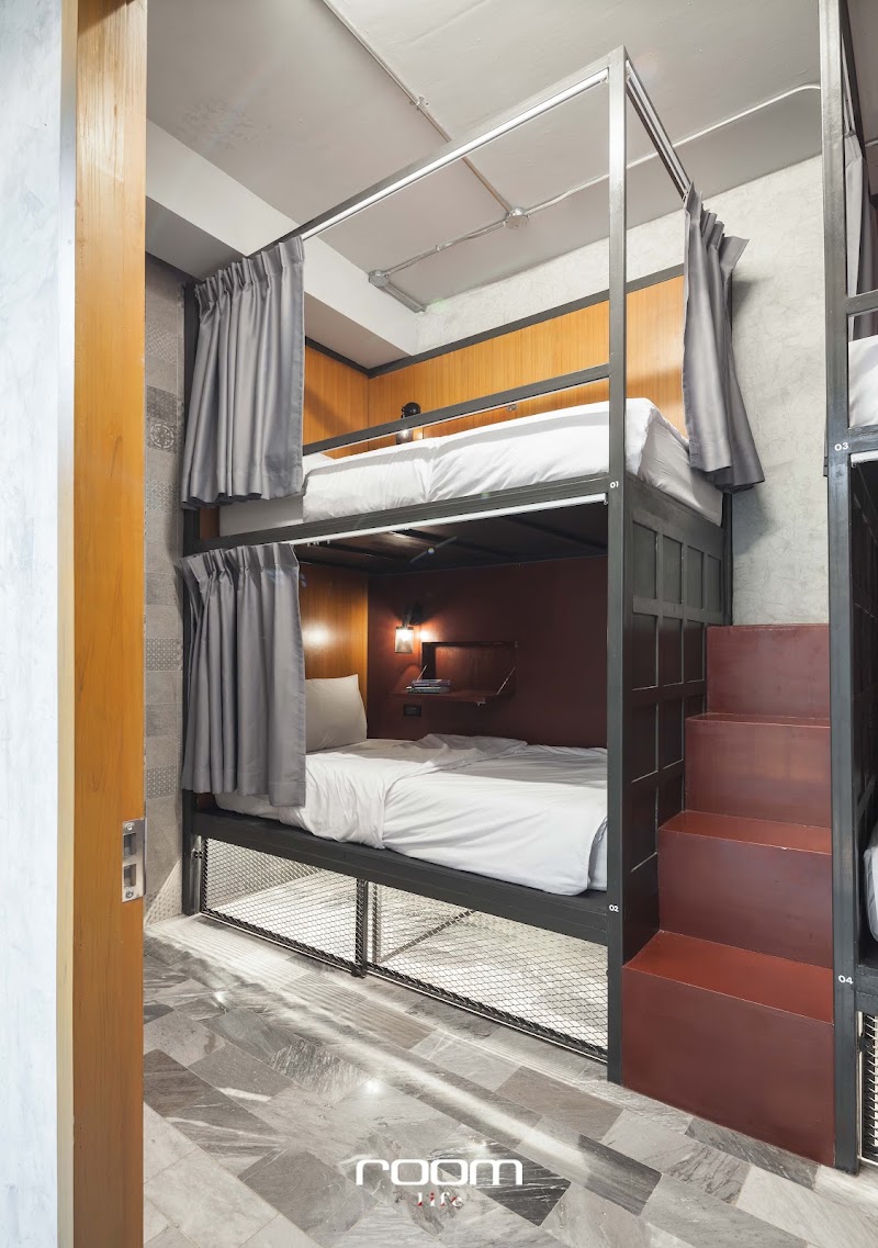 Luk Hostel (ลุก โฮสเทล) - Luk Hostel (ลุก โฮสเทล) 382, 384-386 Soi Wanit 1, Khwaeng Chakkrawat, Khet Samphanthawong, Krung Thep Maha Nakhon 10100, Thailand