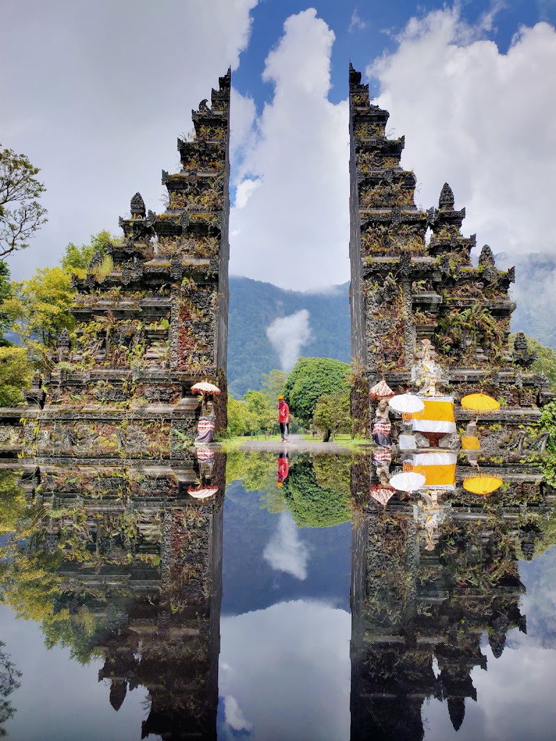 Bali Handara Gate - Bali Handara Gate, Jl. Raya Singaraja-Denpasar, Pancasari, Kec. Sukasada, Kabupaten Buleleng, Bali 81161, Indonesia