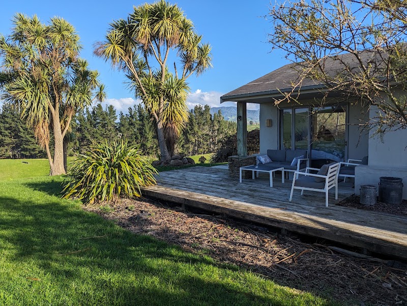 Above the River Karapiro Bed & Breakfast