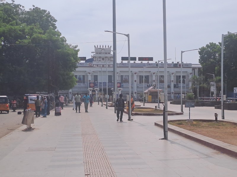 MADURAI RAILWAY JUNCTION 1st platform - MADURAI RAILWAY JUNCTION 1st platform, W4C6+96G, Pedestrian Opas, Southern Railway Colony, Madurai, Tamil Nadu 625016, India